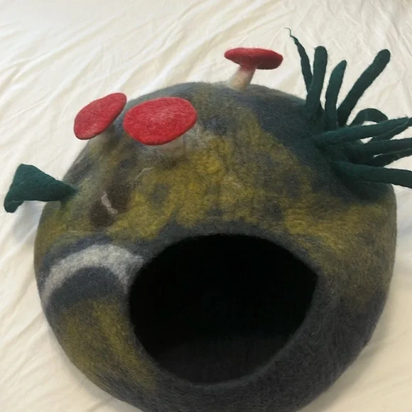 100% sheep wool, hade made in Nepal felt Cat cave. - Picture 1 of 2